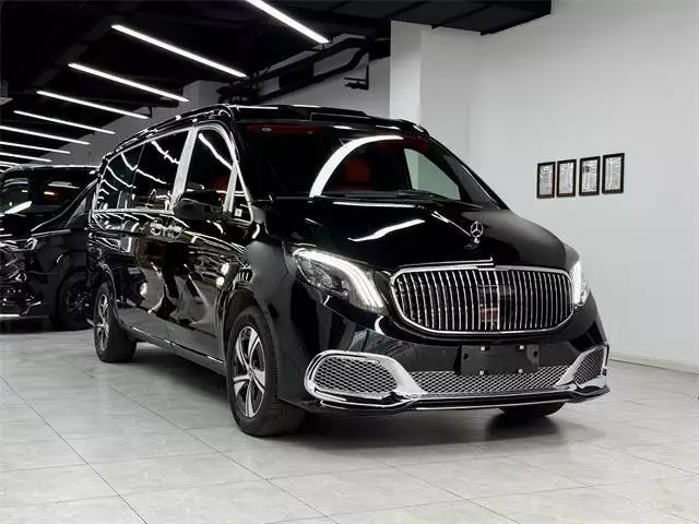 奔驰威霆七座商务车，高效商务出行“头等舱”